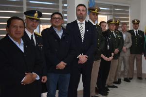 Autoridades del Consulado con autoridades militares y policiales argentinas